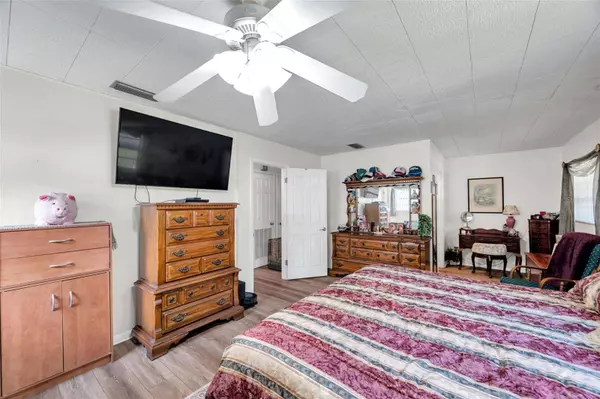 2521 KRUEGER LN, Tampa, FL 33618