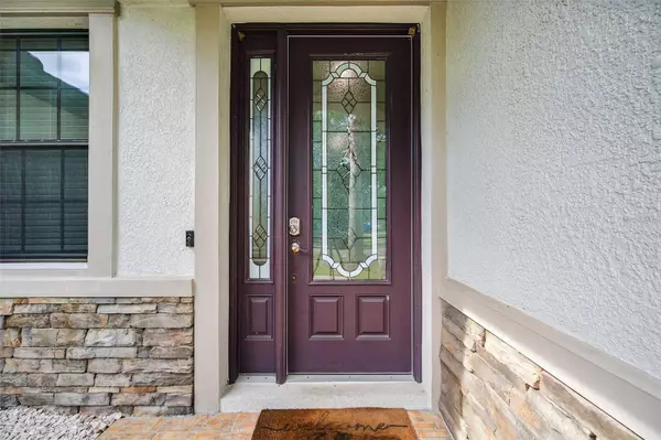 7945 HAMPTON LAKE DR, Tampa, FL 33647