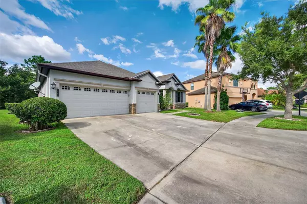 7945 HAMPTON LAKE DR, Tampa, FL 33647