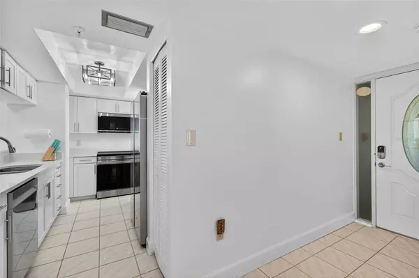 74 GULF BLVD #1B, Indian Rocks Beach, FL 33785