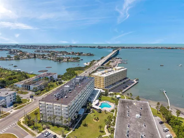 100 BLUFF VIEW DR #104A, Belleair Bluffs, FL 33770