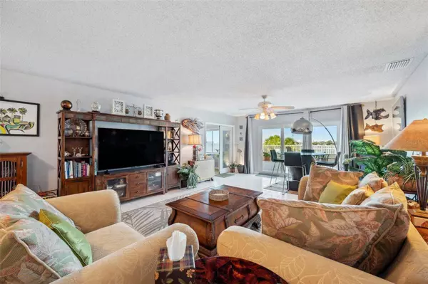 100 BLUFF VIEW DR #104A, Belleair Bluffs, FL 33770