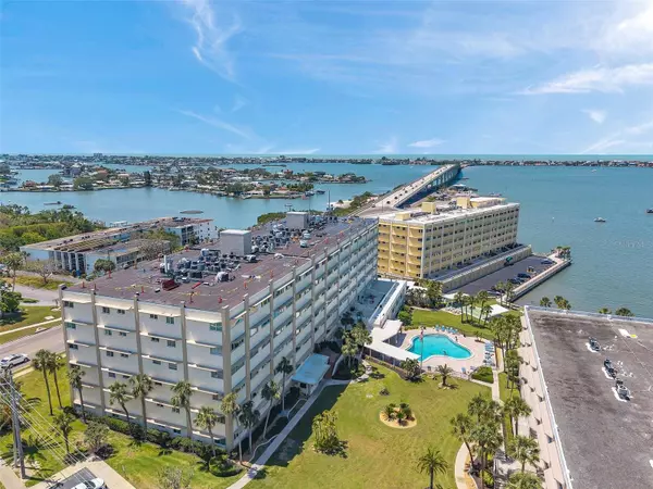 100 BLUFF VIEW DR #104A, Belleair Bluffs, FL 33770