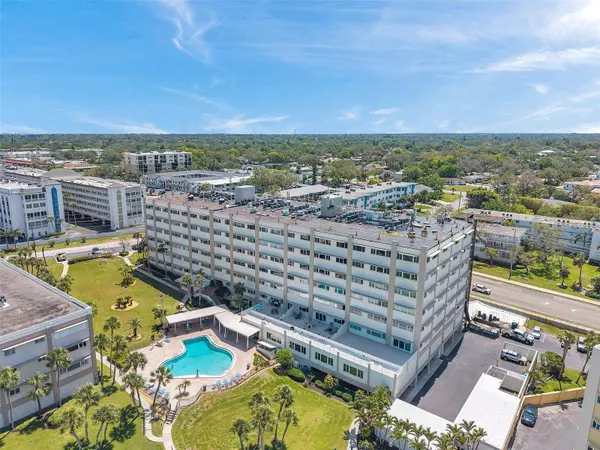 100 BLUFF VIEW DR #104A, Belleair Bluffs, FL 33770