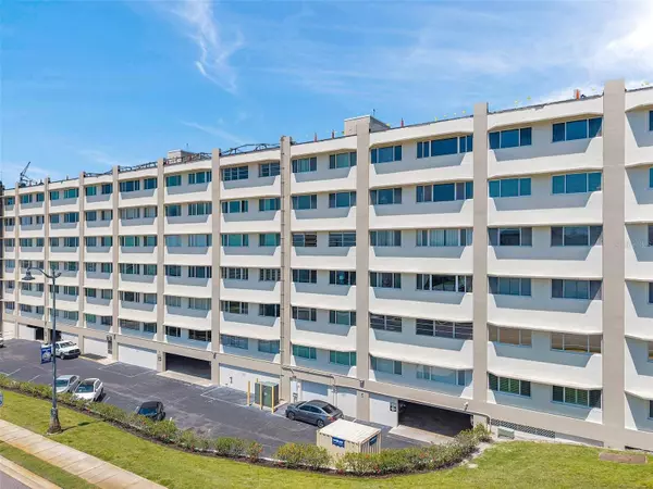 100 BLUFF VIEW DR #104A, Belleair Bluffs, FL 33770