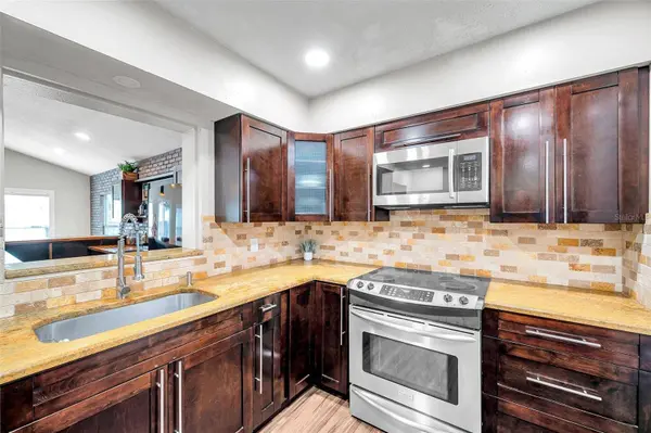 4815 PLANTATION DR, Tampa, FL 33615