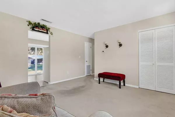 1301 N AMELIA AVE, Deland, FL 32724