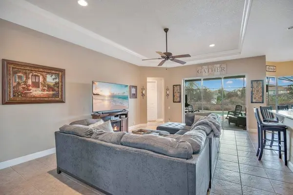 353 HAMMOCK OAK CIR, Debary, FL 32713