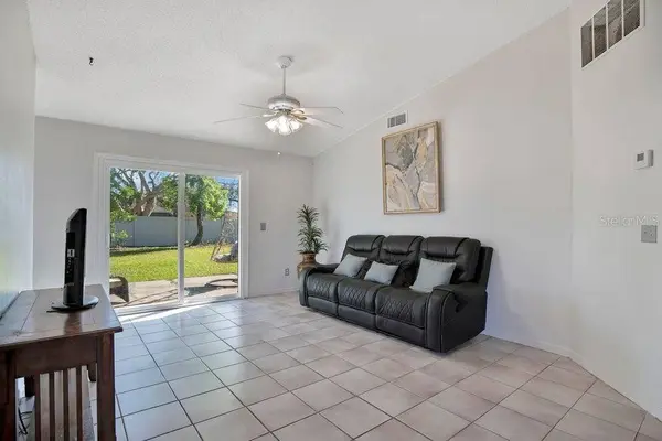 2727 GRAMERCY DR, Deltona, FL 32738