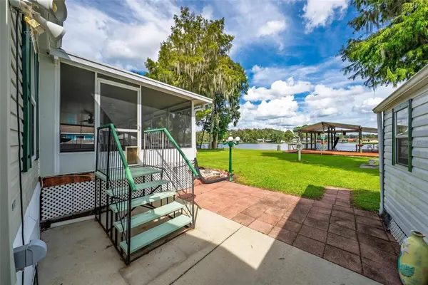56310 REDBUD RD, Astor, FL 32102