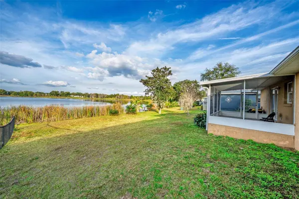 51 CAYMAN CIR, Umatilla, FL 32784