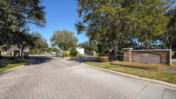 201 W BLUE WATER EDGE DR, Eustis, FL 32736