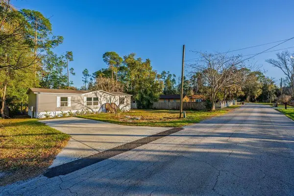 43740 SUNSET DR, Paisley, FL 32767