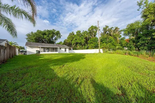 57 CAYMAN CIR, Umatilla, FL 32784