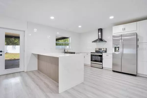 1745 ALAMBRA CIR, Apopka, FL 32703