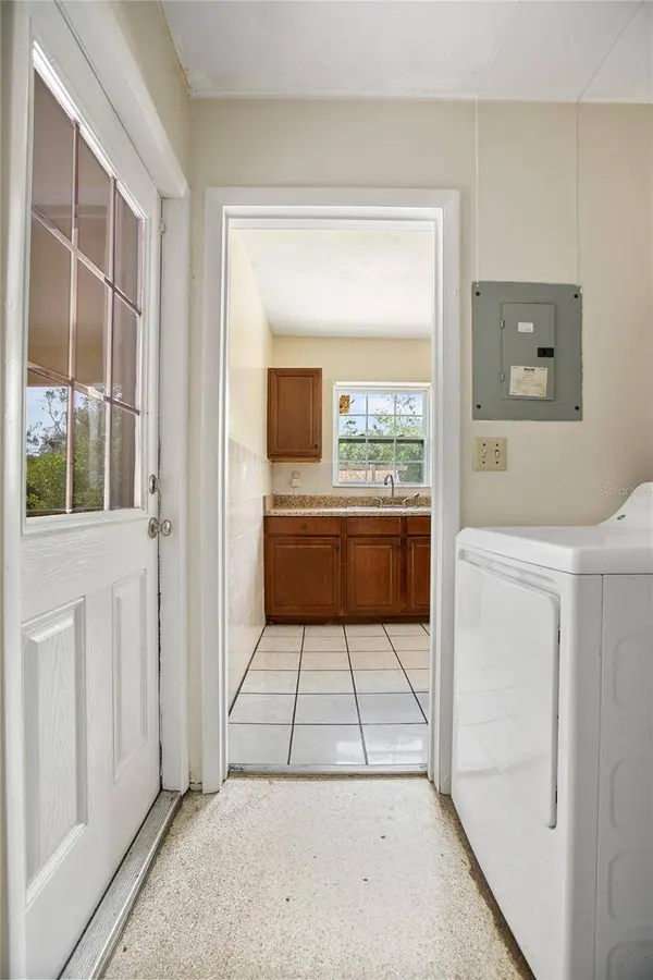 566 S FLOYD CIR, Deltona, FL 32725