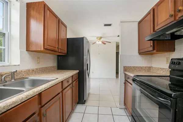 566 S FLOYD CIR, Deltona, FL 32725