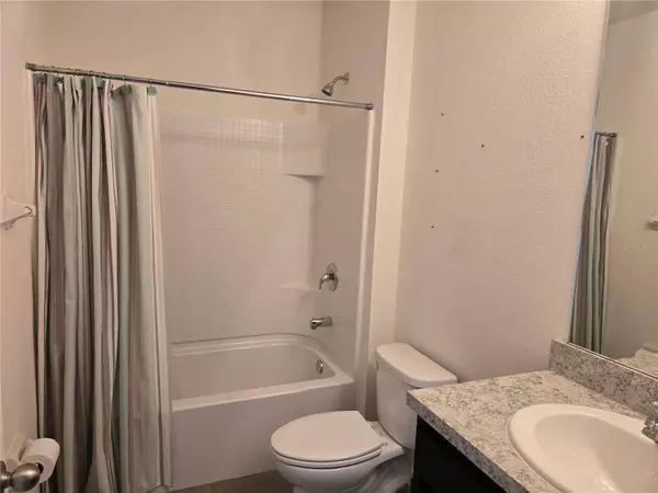 9724 TRONCAIS CIR, Thonotosassa, FL 33592