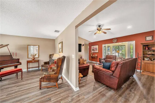 6709 PEACHTREE DR, Temple Terrace, FL 33617