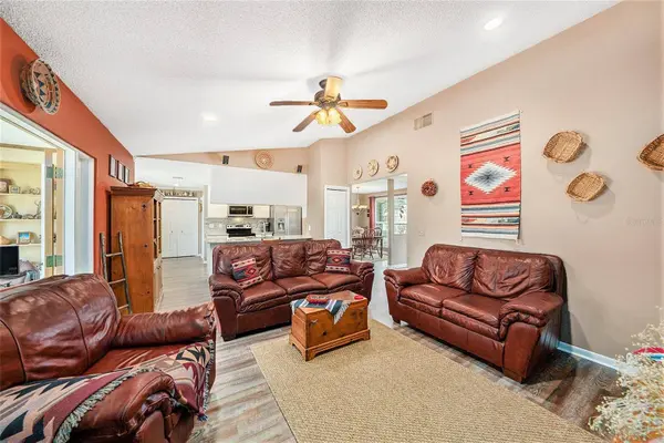6709 PEACHTREE DR, Temple Terrace, FL 33617