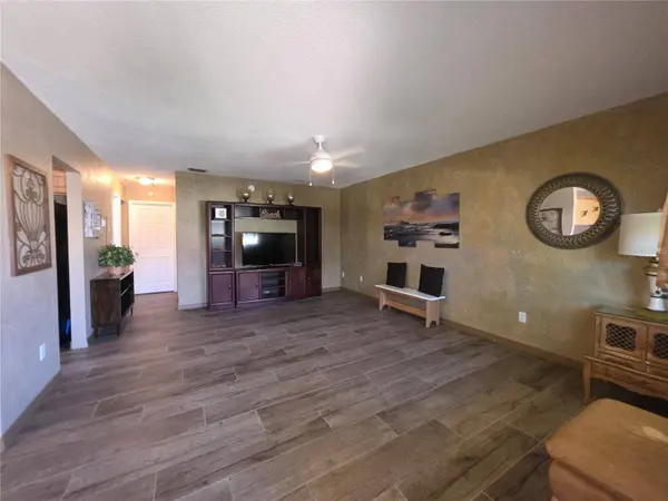 400 OAKRIDGE BLVD #6, Daytona Beach, FL 32118