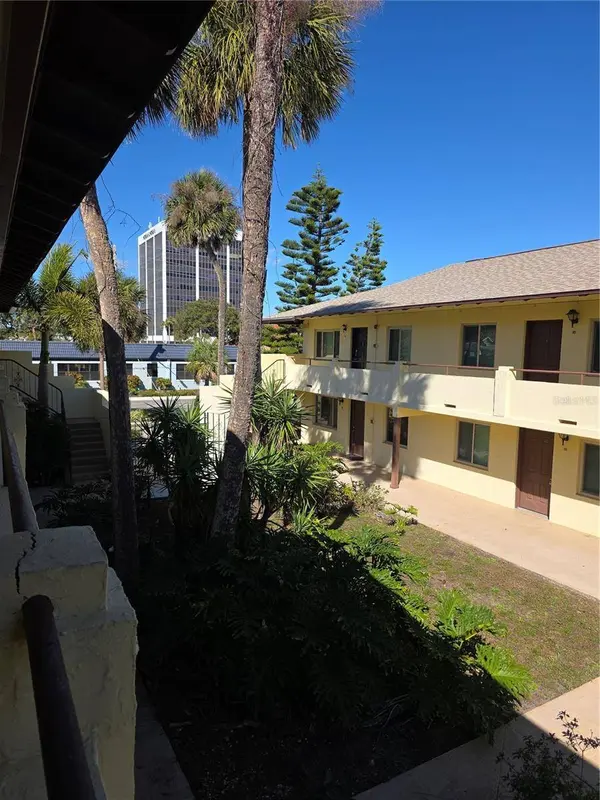 400 OAKRIDGE BLVD #6, Daytona Beach, FL 32118