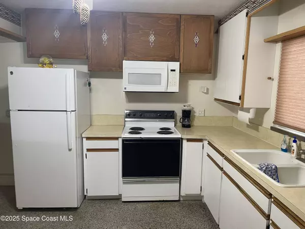 9880 Oak ST, Micco, FL 32976