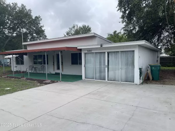 9880 Oak ST, Micco, FL 32976