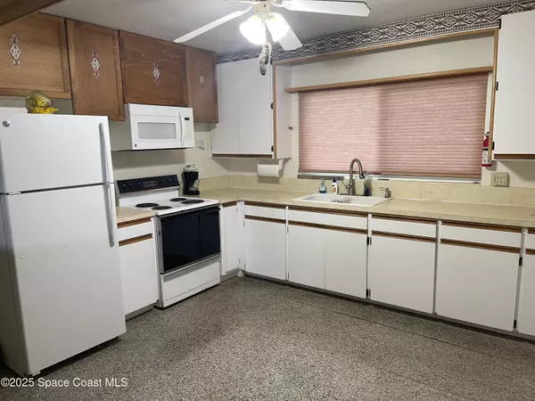 9880 Oak ST, Micco, FL 32976