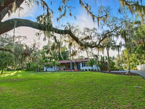 9269 SILVER LAKE DR, Leesburg, FL 34788