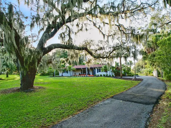 9269 SILVER LAKE DR, Leesburg, FL 34788