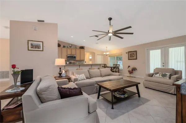 633 ART CENTER AVE, New Smyrna Beach, FL 32168