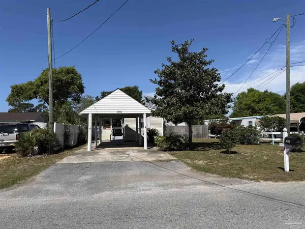 1911 Ambassador Dr, Gulf Breeze, FL 32563