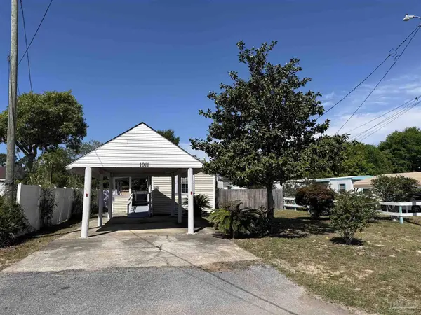 1911 Ambassador Dr, Gulf Breeze, FL 32563