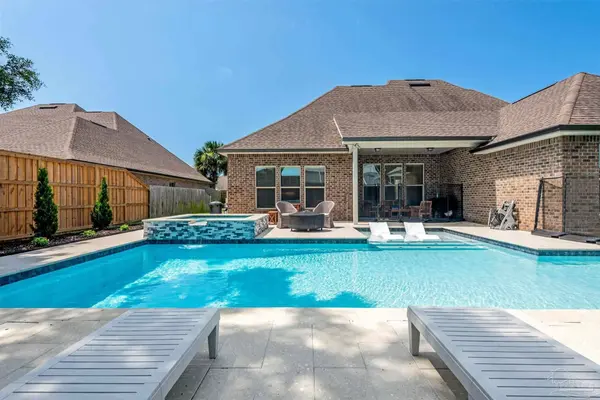 1525 Sabal Palm Dr, Gulf Breeze, FL 32563