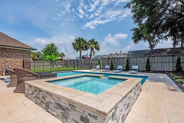 1525 Sabal Palm Dr, Gulf Breeze, FL 32563