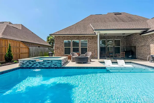 1525 Sabal Palm Dr, Gulf Breeze, FL 32563