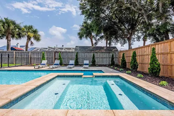 1525 Sabal Palm Dr, Gulf Breeze, FL 32563