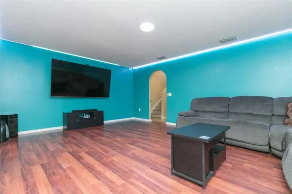 9922 ASHBURN LAKE DR, Tampa, FL 33610