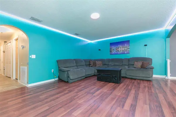9922 ASHBURN LAKE DR, Tampa, FL 33610