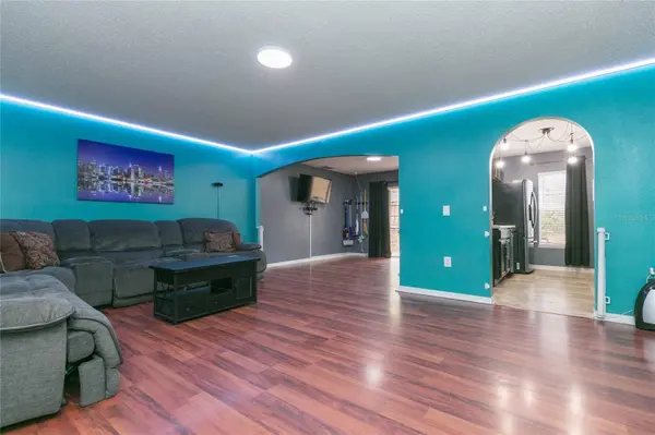 9922 ASHBURN LAKE DR, Tampa, FL 33610