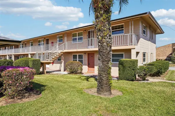 1100 E CAROLINE ST #106, Tavares, FL 32778