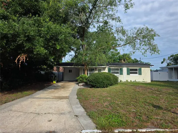 835 GOLDEN ISLE DR, Mount Dora, FL 32757