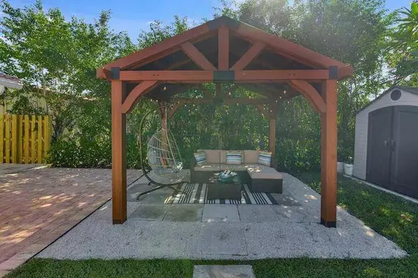 2320 NE 51st ST, Lighthouse Point, FL 33064