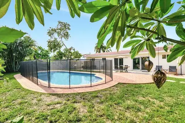 2320 NE 51st ST, Lighthouse Point, FL 33064