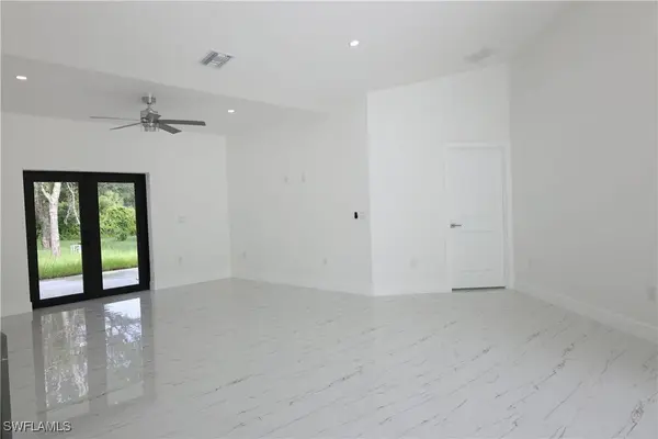 407 Washington AVE, Lehigh Acres, FL 33972