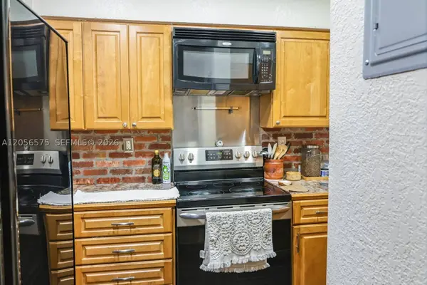 1541 NE 34th Ct #104, Oakland Park, FL 33334