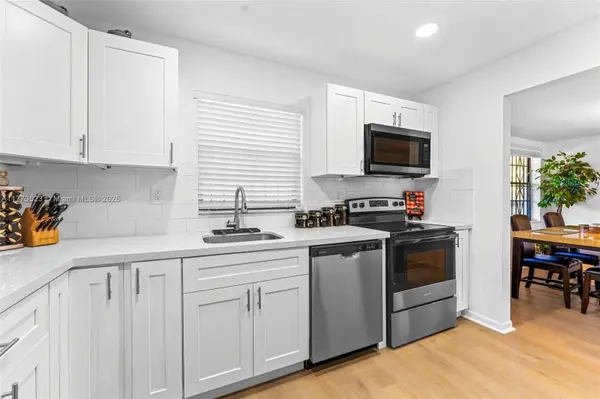 20801 San Simeon Way #204, Miami, FL 33179