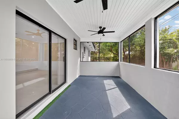 5526 Plunkett St, Hollywood, FL 33021