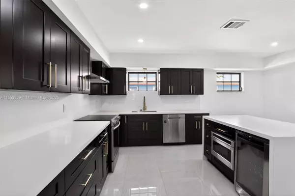 5526 Plunkett St, Hollywood, FL 33021